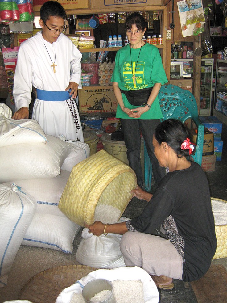7_Buying rice at the markets (28 March 2011)_Adjusted)