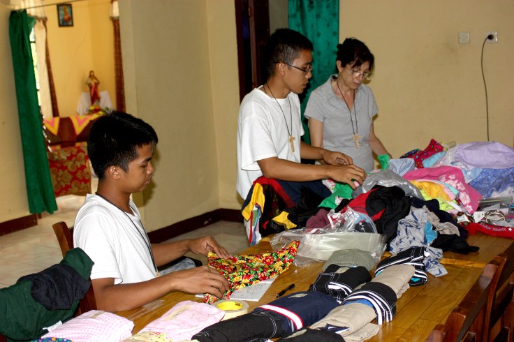 Itemising supplies from suitcase delivery (25 March 2011)