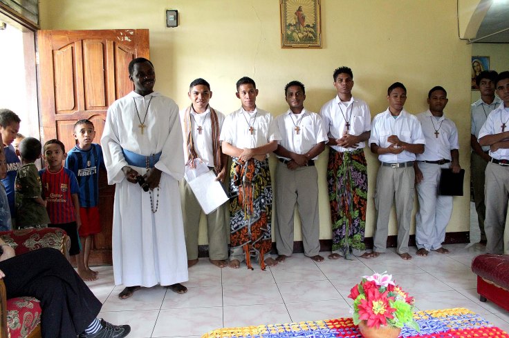 Aspirants of 2012 welcoming visitors (12 December 2012)