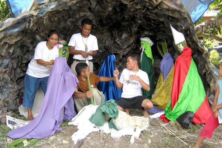 Making the crib (16 December 2012)