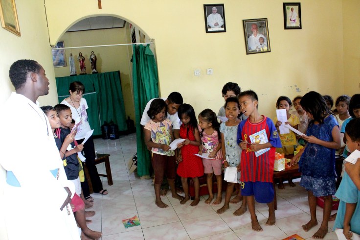 Prayers before English class (16 December 2012)