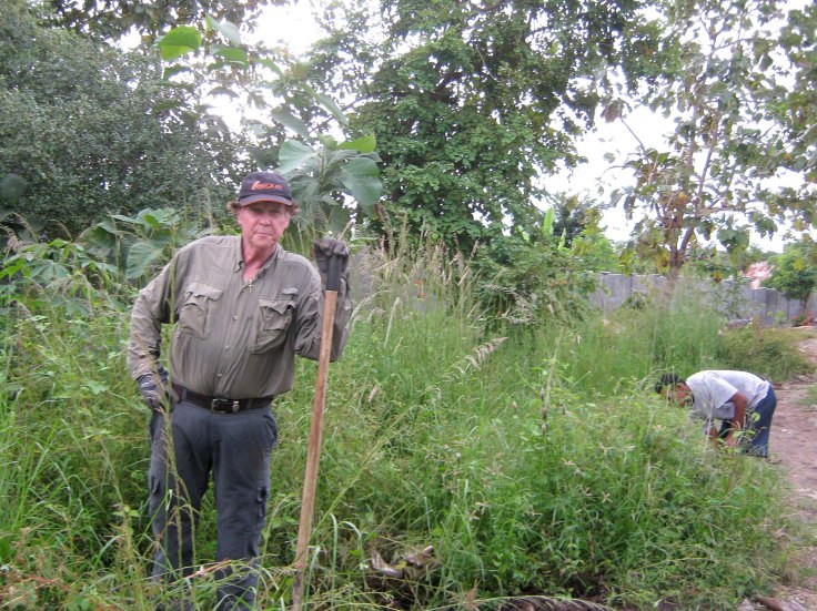 A brief pause for a photo (4 June 2013)
