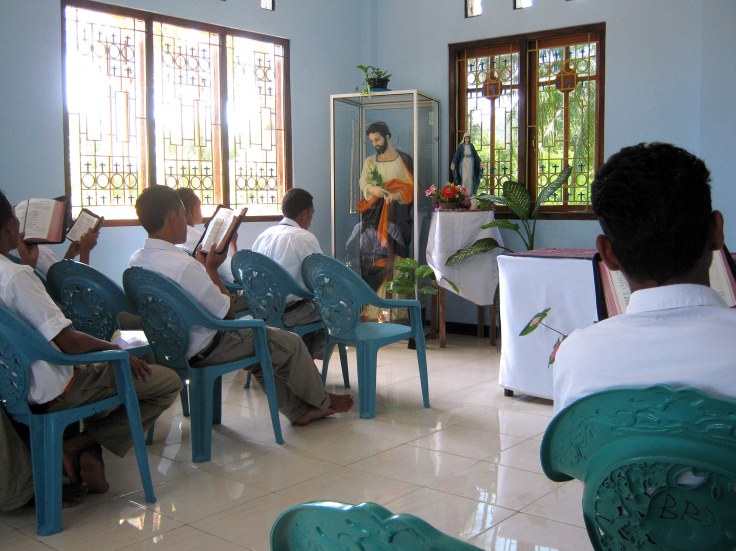 Midday prayers in the chapel (4 June 2013)