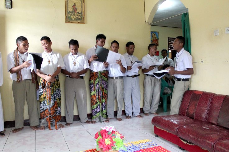 Aspirants welcoming visitors from Australia (12 December 2012)