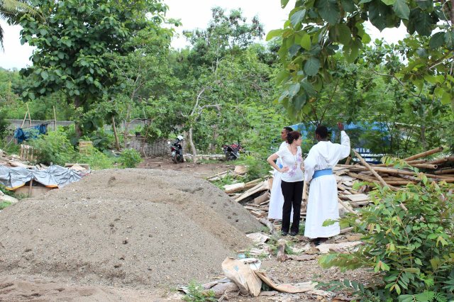 Brs Emmanuel and Simon giving an update on the building of the monastery (12 December 2012)_IMG_1775