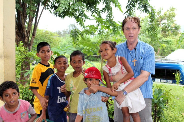 Playing in the rain with the children (19 March 2012)_ IMG_0602