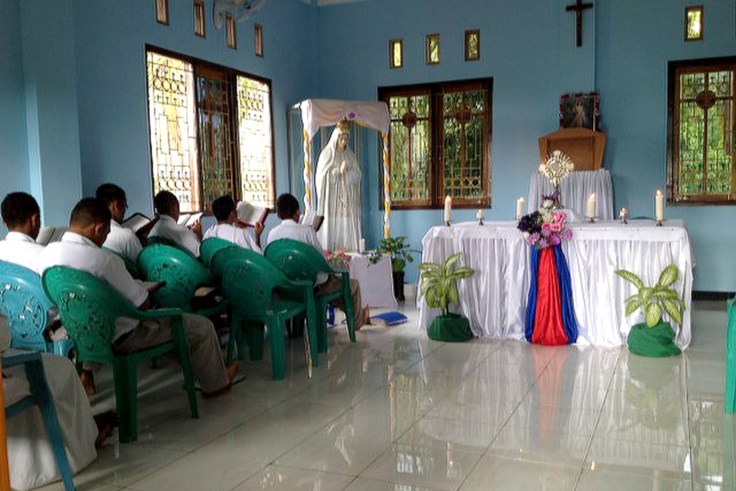 Adoration in the brothers’ chapel