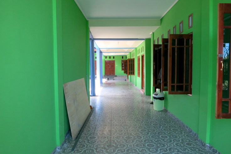  Entrance with kitchen on right hand side (March 2015)