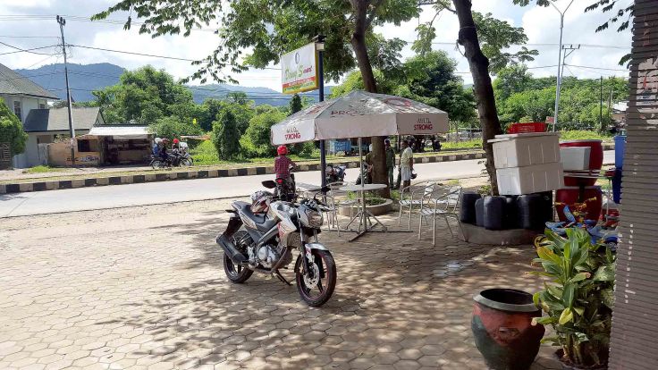 22. Outside the supermarket