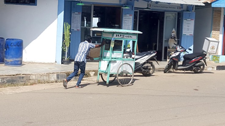 29. Late for work, Labuan Bajo
