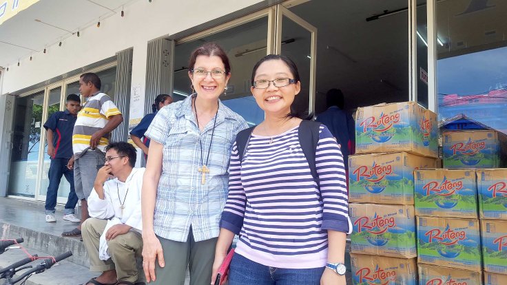 6. As we leave Roxy Mart, a fairwell from owner Olivia with Tina