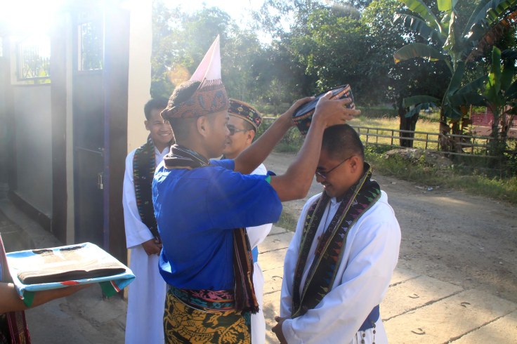 1-visitors-are-officially-met-at-the-monastery-gate