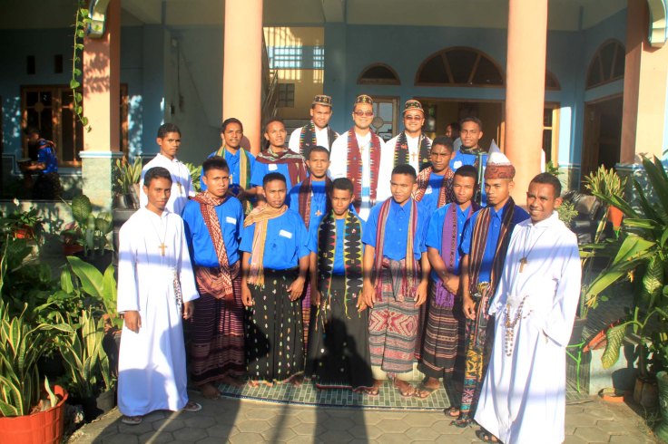 5-visitors-with-young-apirants-and-postulants