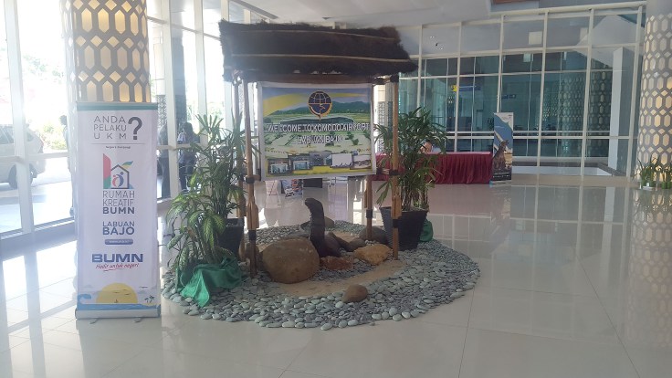 15-welcome-to-komodo-airport