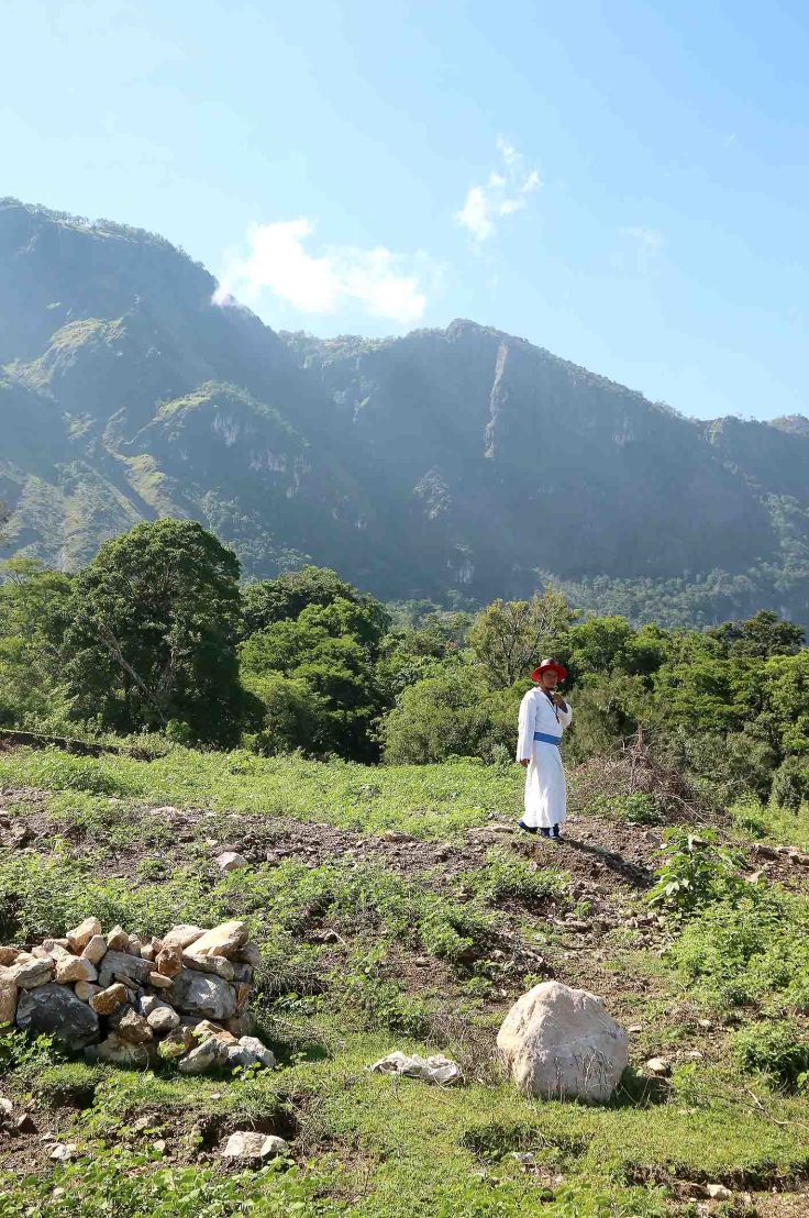 br-jimmy-checking-out-the-best-location-for-the-christmas-party