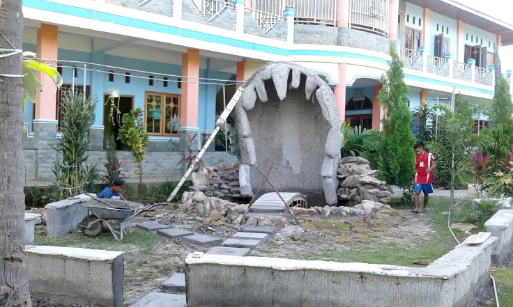 17-construction-of-the-madonna-grotto-february-2017