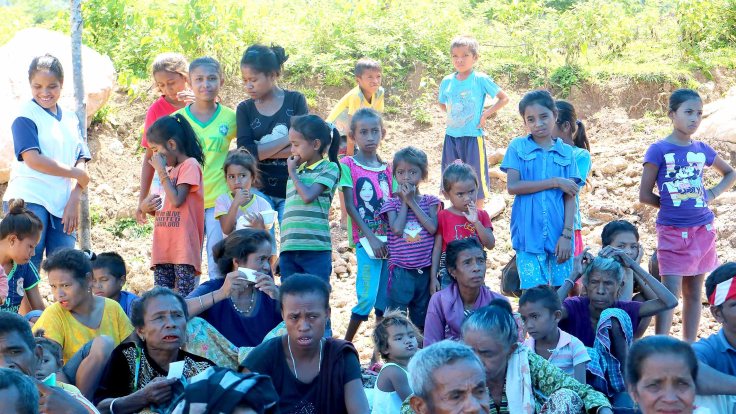 18-children-gather-for-the-party