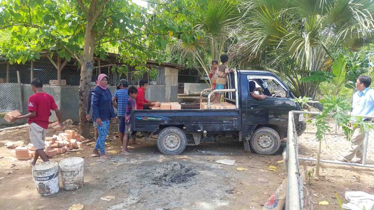 18a-locals-delivering-bricks-to-the-monastery