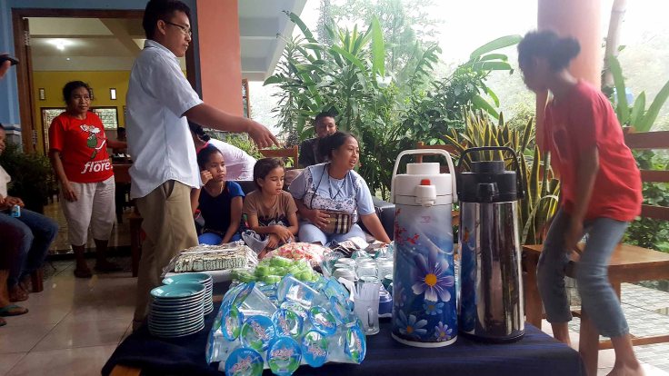 23-a-get-together-of-the-sponsor-children-and-their-parents