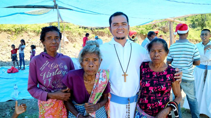 35-after-lunch-br-jimmy-with-ladies-from-saburai