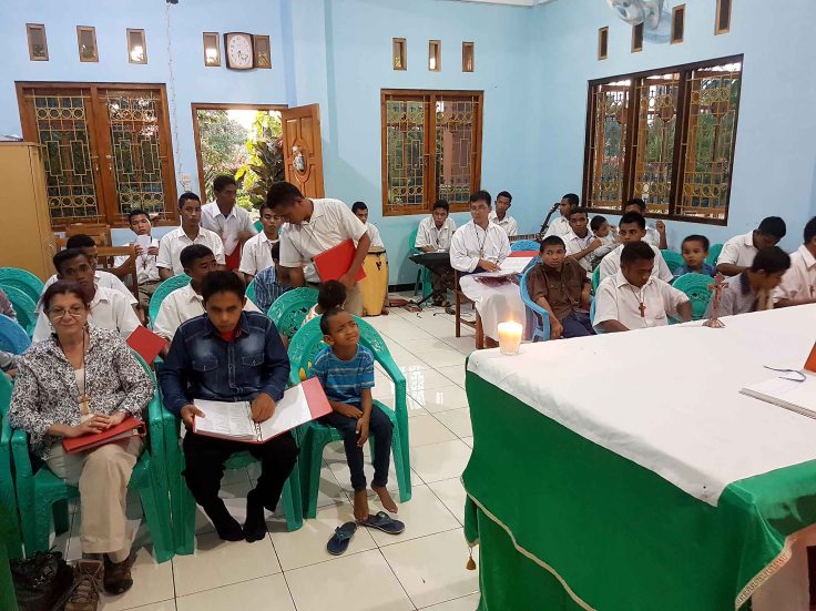 38-mass-in-the-chapel