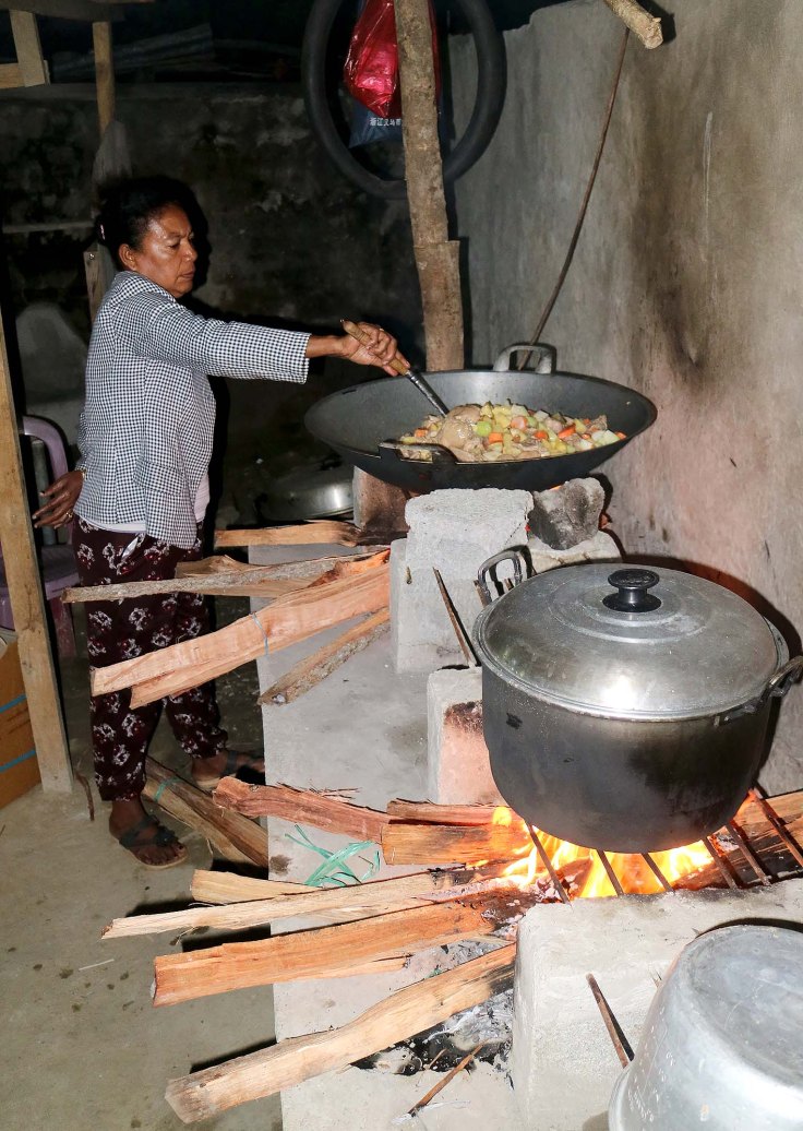 6-before-dawn-the-next-door-neighbour-helping-prepare-the-food