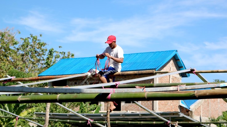 6. Erecting the bamboo frame for the tarpaulin cover