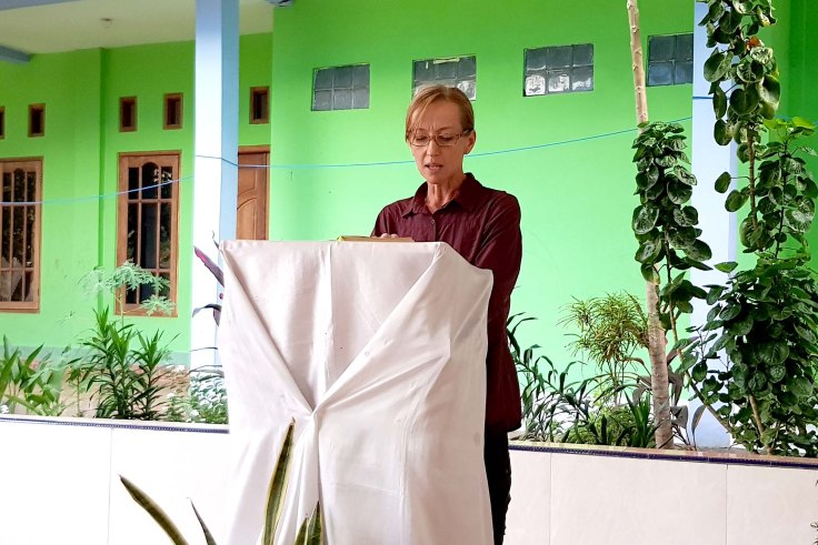 14. Dr Naomi reading a letter from St Paul