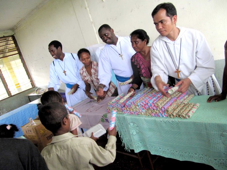 giving out gifts with a smile 300kb