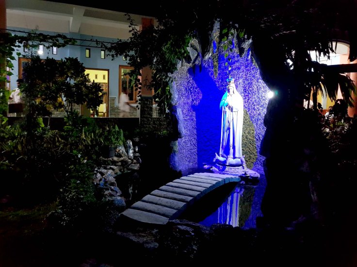 15_Our Lady watches over the chapel