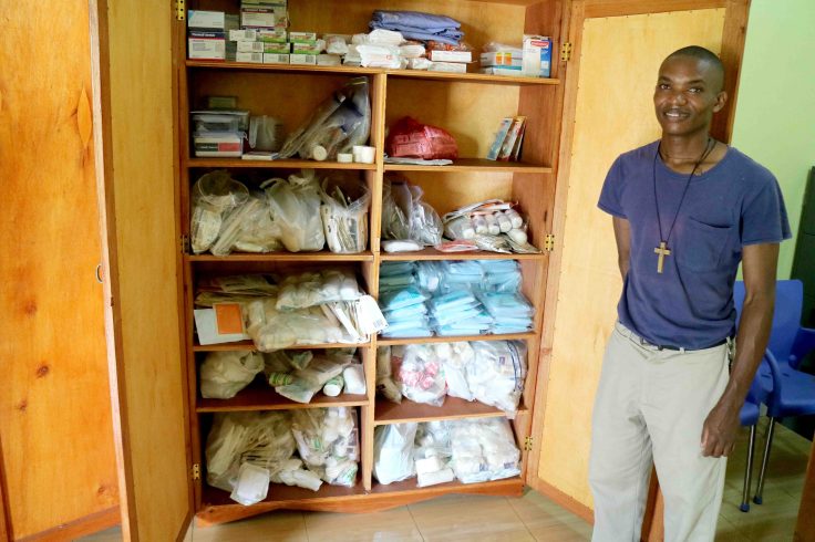 Ladis and dressing cabinet